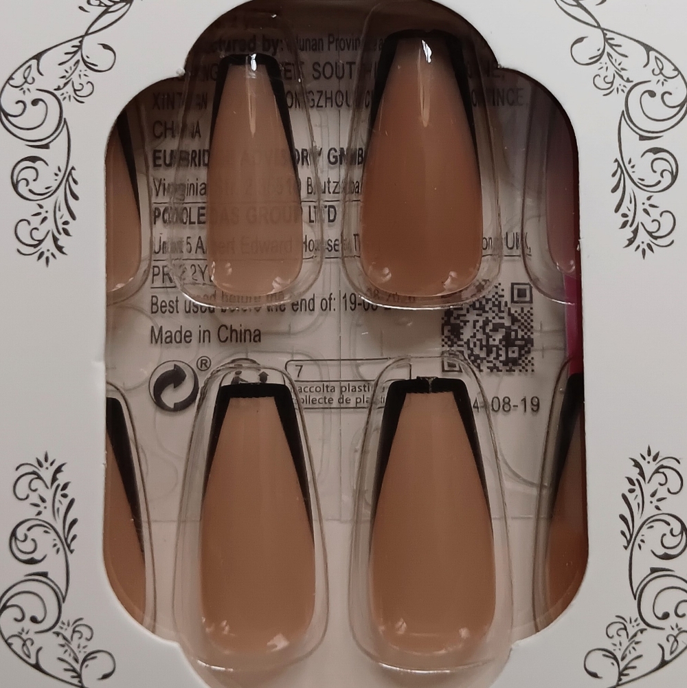 ⭐️SIZE. MED, LONG SQ. TIP NAILS WITH BLK TIP & SIDES! - Picture 3 of 3